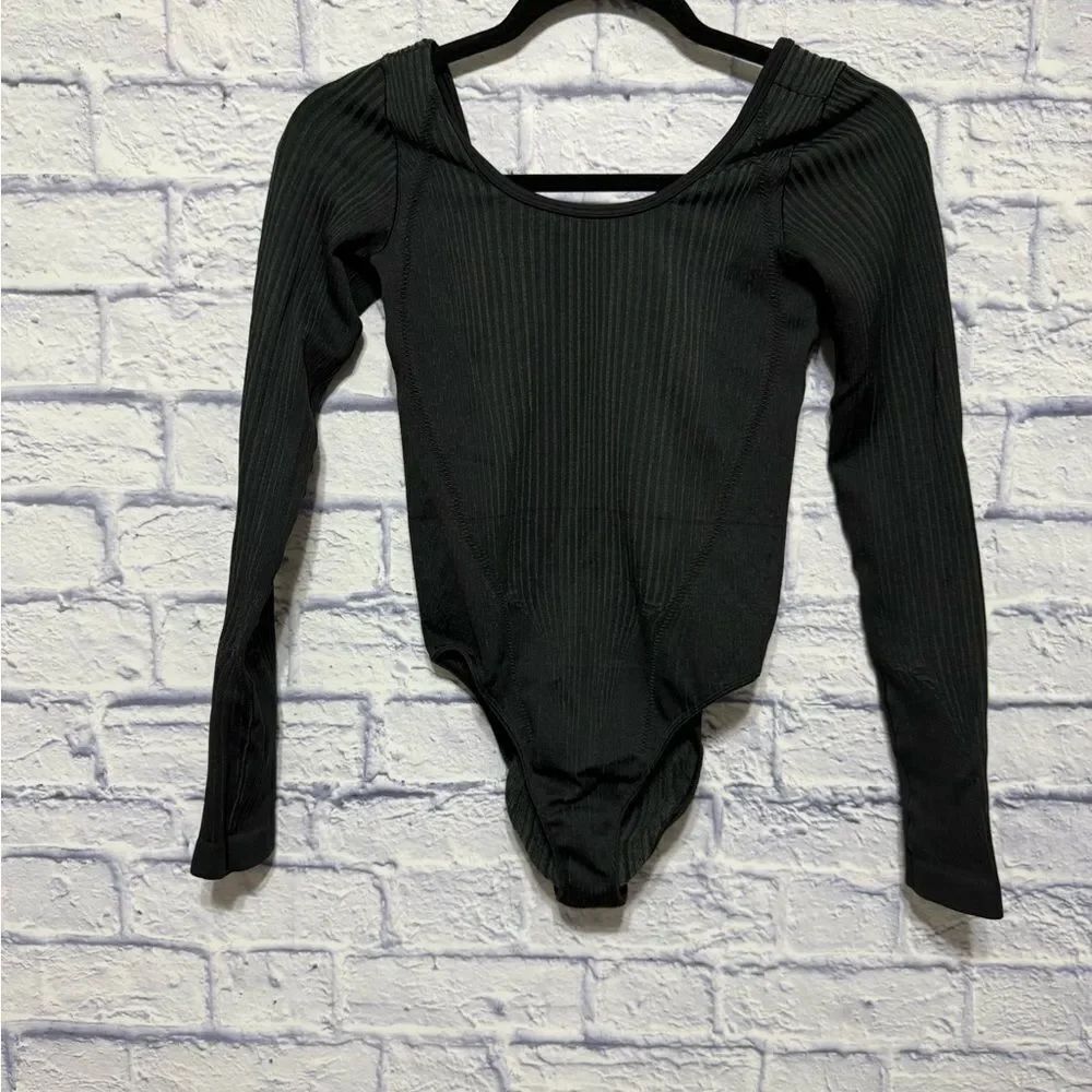 NIKE LAB CITY READY TEXTURED TRAINING LONG SLEEVE BODYSUIT TOP CU6111 - 010